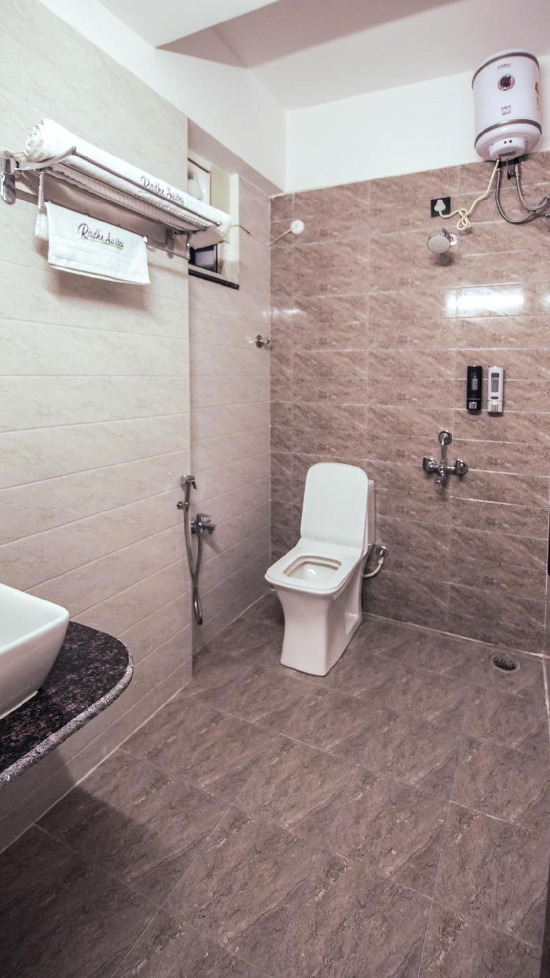 Radhe Suites حيدر أباد المظهر الخارجي الصورة