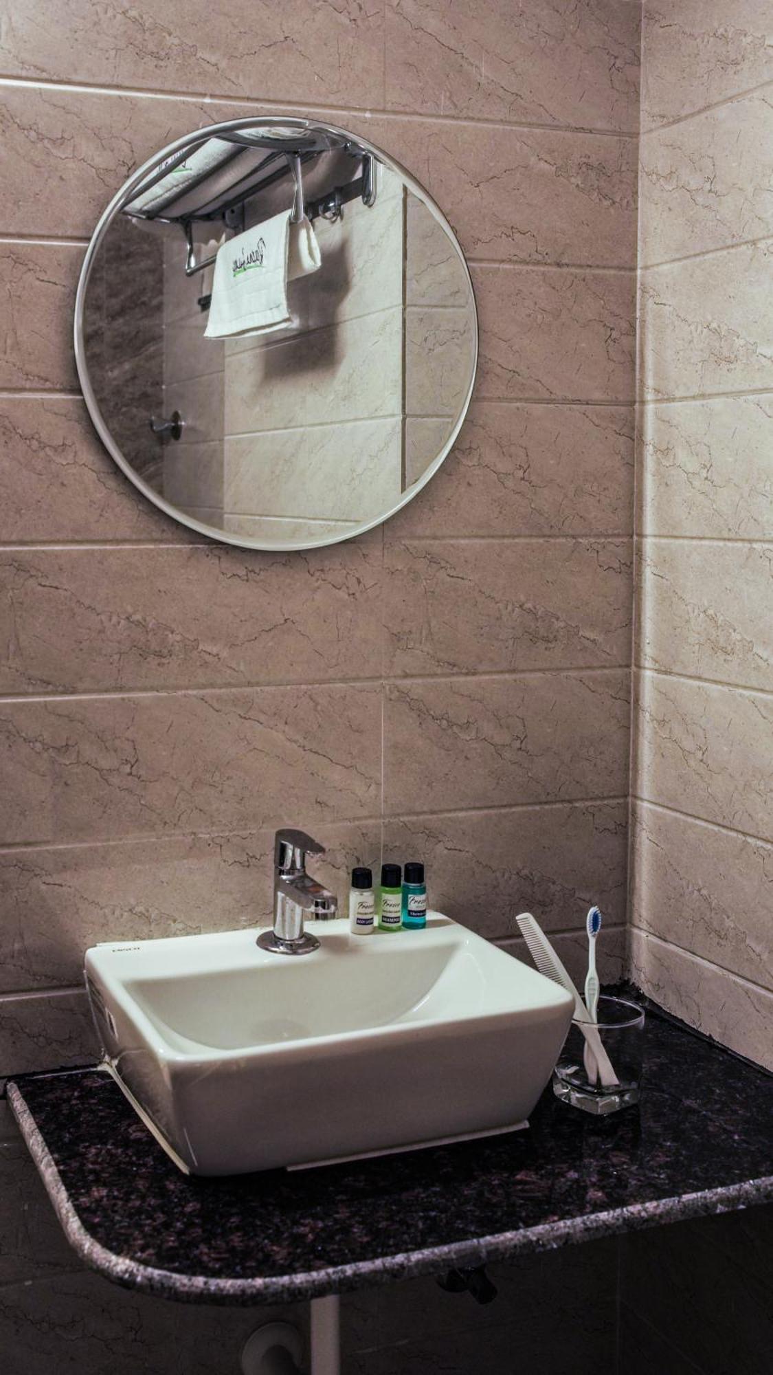 Radhe Suites حيدر أباد المظهر الخارجي الصورة